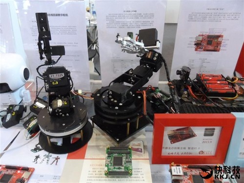 國產核心科技!龍芯機器人控制器首次亮相