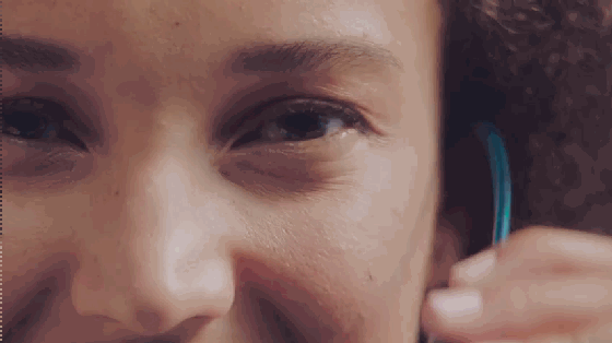 1 它看上去就是一款普通太陽鏡 但能拍小視頻