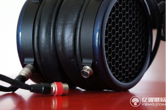 看了就想買買買的豪華純手工耳機 售價要1萬多