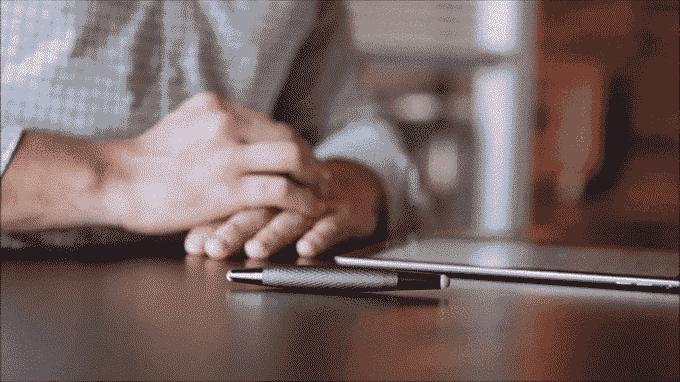 1 Flip觸控筆:翻轉(zhuǎn)操作無需藍(lán)牙和電池