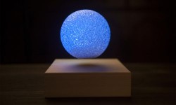 又轉又跳還變色的磁懸浮燈   逼格滿滿