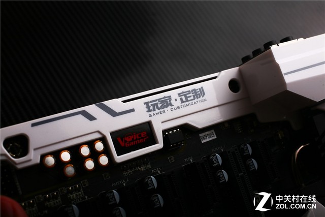 碳纖維質感圖賞 iGameZ170烈焰戰(zhàn)神X