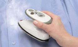 旅行蒸汽電熨斗讓衣物不擰巴：速熱多檔調節