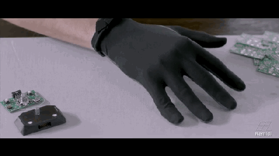 DJ們看過來 這款音樂手套讓你打碟更High