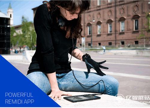 DJ們看過來 這款音樂手套讓你打碟更High