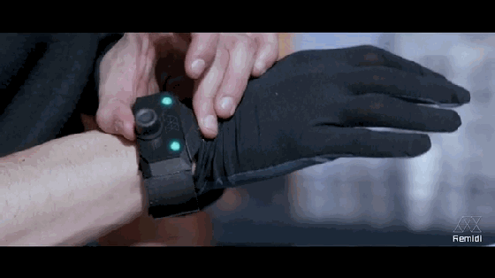 DJ們看過來 這款音樂手套讓你打碟更High