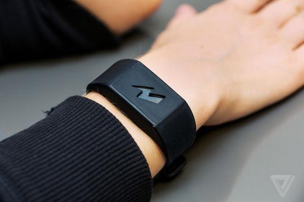 通過點電擊手環改掉壞毛病？誰試誰知道