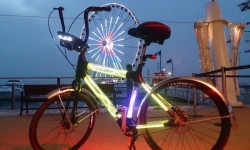 自帶炫酷跑馬燈的AuroraLED自行車架！吸睛神器