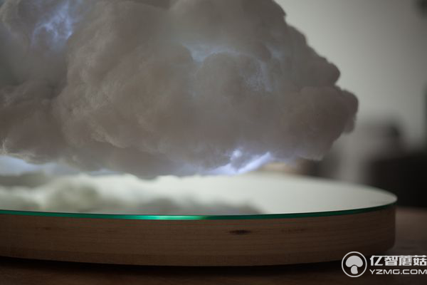 這個(gè)藍(lán)牙音箱長(zhǎng)得像朵云 而且真的能“飄”起來(lái)