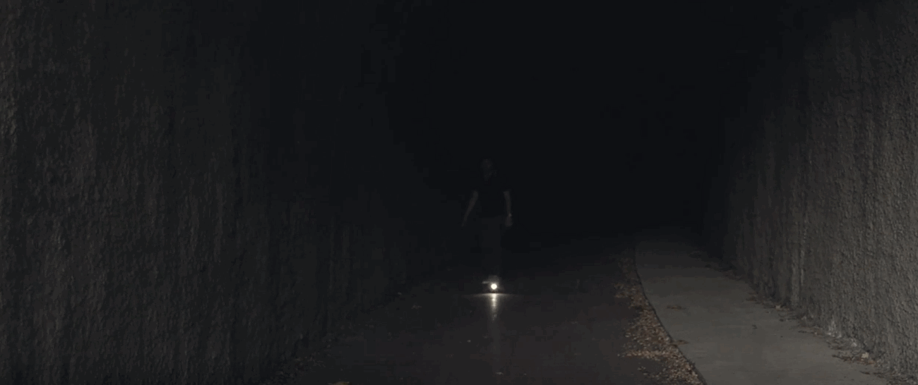 最輕的折疊電動(dòng)滑板能塞進(jìn)包里 續(xù)航15公里