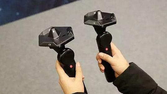 穿上Control VR外設 虛擬角色手指都能活動了