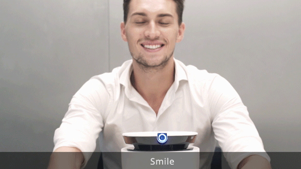 這款機(jī)器人不僅能賣萌 端茶送水逗寵物全精通