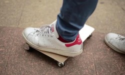 WalkCar電動滑板非常小巧：能被裝進13英寸電腦包