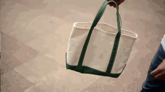 這款電動滑板非常小巧 能被裝進(jìn)13英寸電腦包