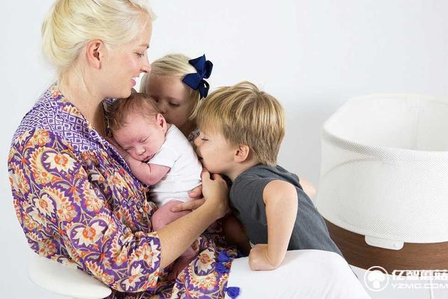 這款智能嬰兒床能模仿父母懷抱 自動哄寶貝睡覺 