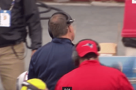 心疼微軟 NFL愛國者隊教練怒砸Surface