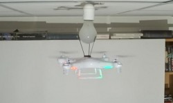 萬(wàn)萬(wàn)沒想到!無(wú)人機(jī)居然都能幫人類換燈泡了