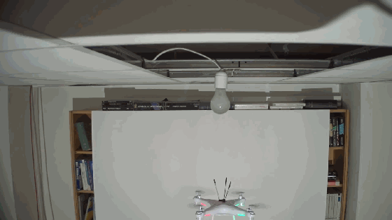 萬萬沒想到!無人機居然都能幫人類換燈泡了