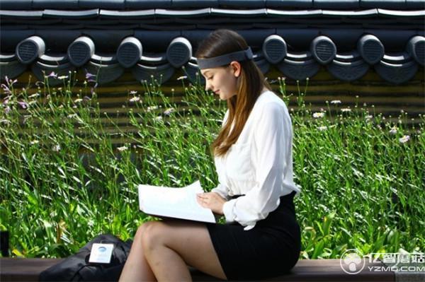 智商不夠道具來(lái)湊 戴上它你智商堪比霍金