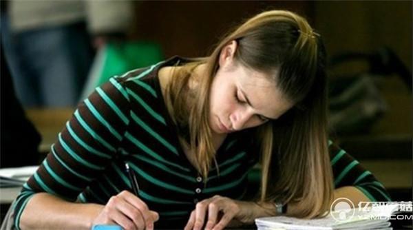 智商不夠道具來(lái)湊 戴上它你智商堪比霍金