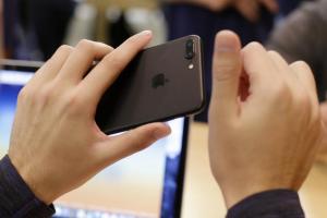 iPhone安全性下降：一張照片可以操控你手機(jī) 照片鉆廣告