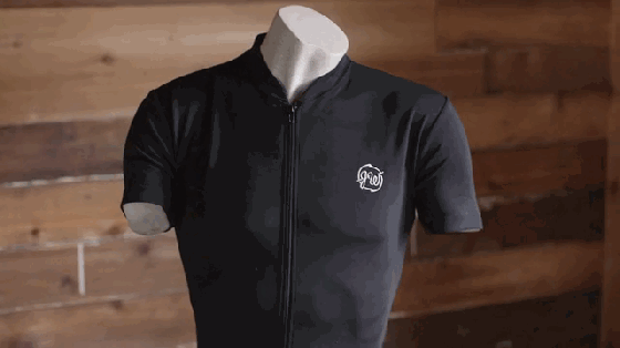 這是一款會按摩的T恤 看你怎么玩了