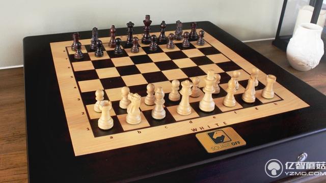這棋盤有哈利的魔法?隔著地球也能對戰(zhàn)下棋