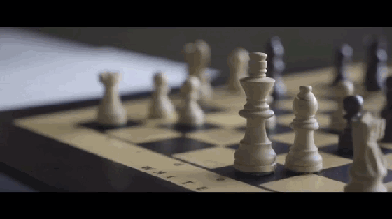 這棋盤有哈利的魔法?隔著地球也能對戰(zhàn)下棋