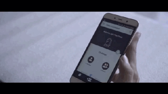 這棋盤有哈利的魔法?隔著地球也能對戰(zhàn)下棋