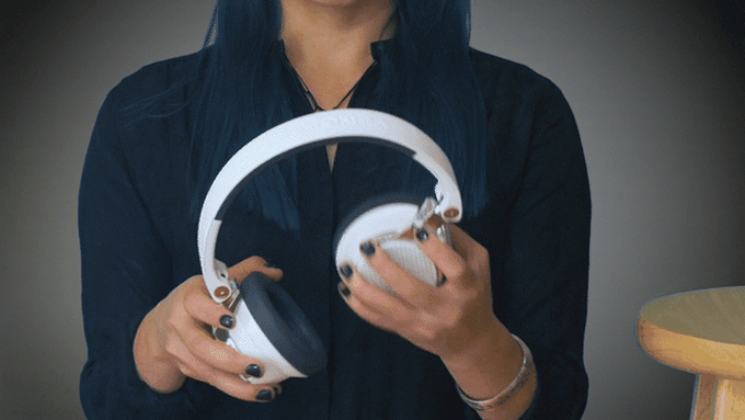 這個(gè)裝置只需要三步 就能把無線耳機(jī)變音箱