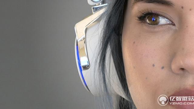 這個(gè)裝置只需要三步 就能把無線耳機(jī)變音箱