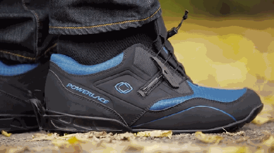 穿脫都超方便!能自動調節松緊的運動鞋來了