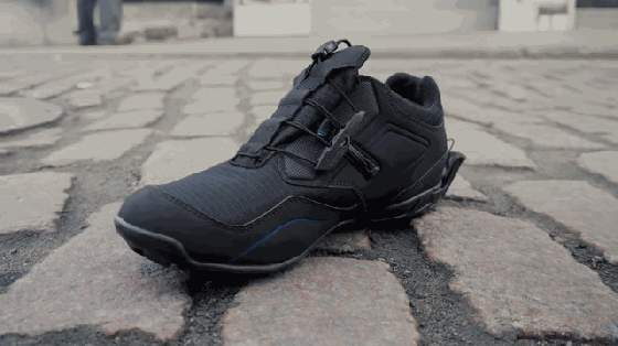 穿脫都超方便!能自動調節松緊的運動鞋來了