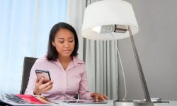 PowerBulb燈泡：能懸浮還能給手機充電