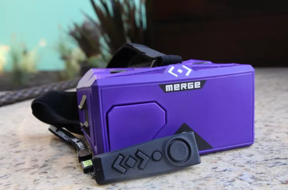 <a href=/mobile/iphone/ target=_blank class=infotextkey>iPhone</a>用戶玩不到好VR？那是你沒見過這個產(chǎn)品