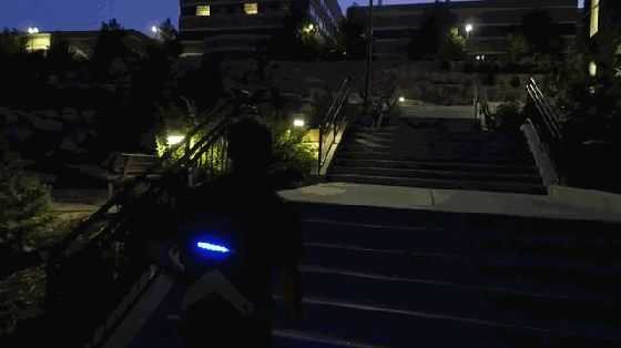 如何安全的夜跑 老司機送你一件帶LED燈的T恤