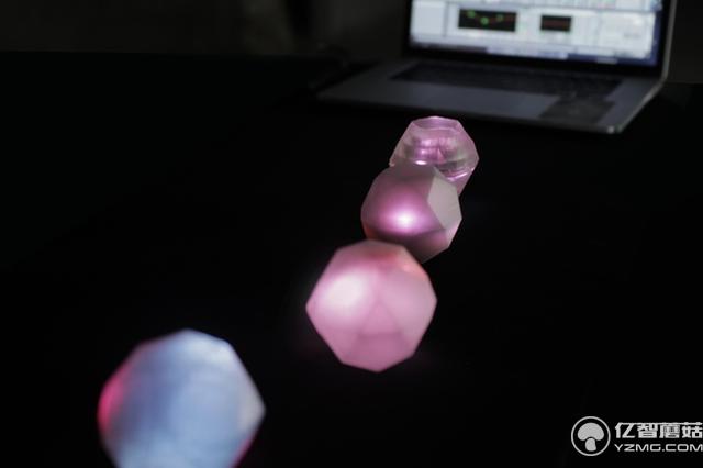 有點(diǎn)玄幻 聲音不僅摸得著而且還能用手控制