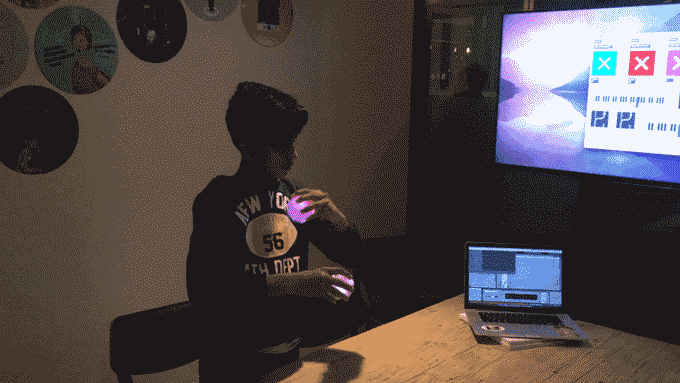 有點(diǎn)玄幻 聲音不僅摸得著而且還能用手控制