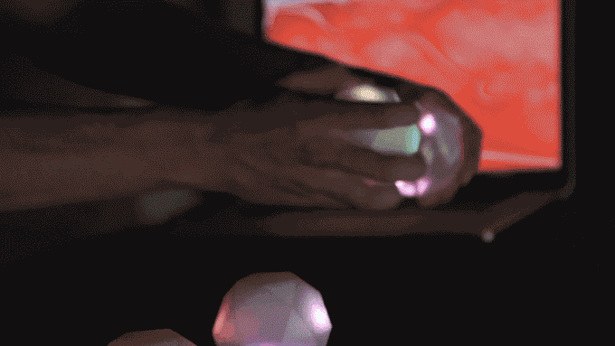 有點(diǎn)玄幻 聲音不僅摸得著而且還能用手控制