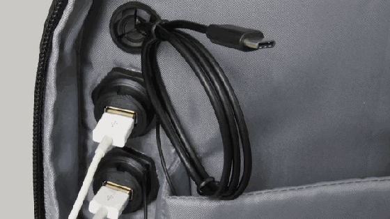 你敢背嗎？15600mAh容量的電池背包還帶仨風扇