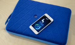 給筆記本內(nèi)膽包吹口氣  YouP竟然變成了電腦桌