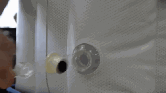 給這個(gè)筆記本內(nèi)膽包吹氣 竟能秒變移動(dòng)站立桌