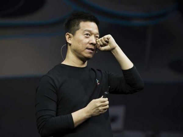 在今年4月份的樂視超級(jí)<a href=/smart/qiche/ target=_blank class=infotextkey>汽車</a>發(fā)布會(huì)上，樂視創(chuàng)始人、董事長(zhǎng)、CEO賈躍亭當(dāng)眾飆淚