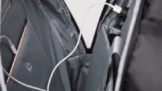 你敢背嗎？15600mAh容量的電池背包還帶仨風扇