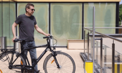 Parkis自行車架  讓自行車站起來絕對省空間