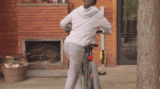 單車太占地兒？用這個存放，只需輪胎大的空間