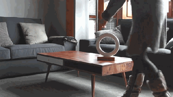 這個(gè)超大環(huán)形燈不僅能讓自拍美美噠還能當(dāng)鬧鈴