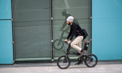 PURISMO碳纖維折疊車電動自行車：專為土豪手工打造