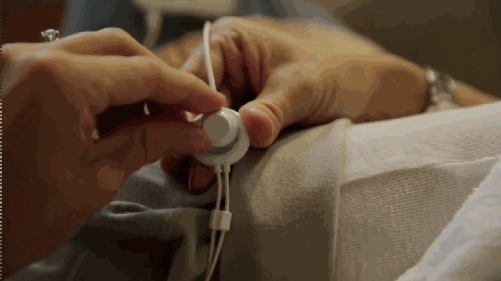 經驗不夠道具湊 這款傳感器讓新寶媽喂奶有依據