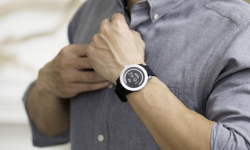 永遠有電的Powerwatch智能手表：只要戴著就有電